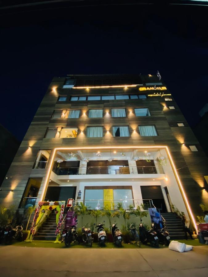 Hotel Ss Grandeur Лакхнау Экстерьер фото